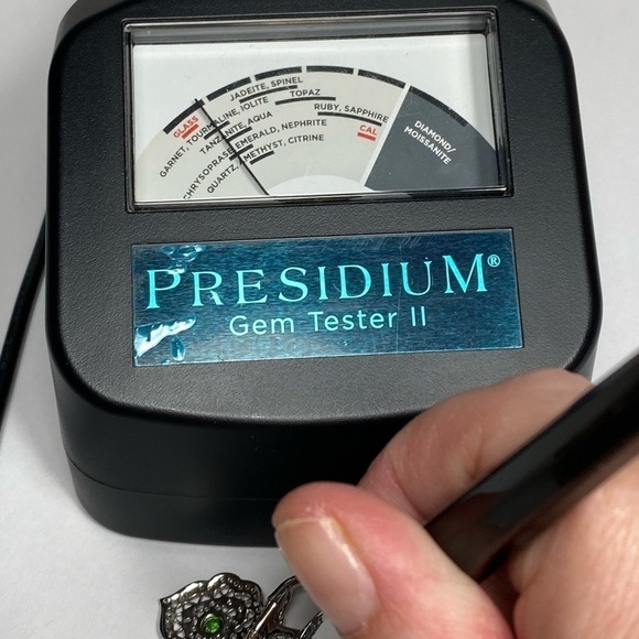 925 Sterling Silver Peridot White Sapphire Dangle Earrings New - Picture 12 of 12